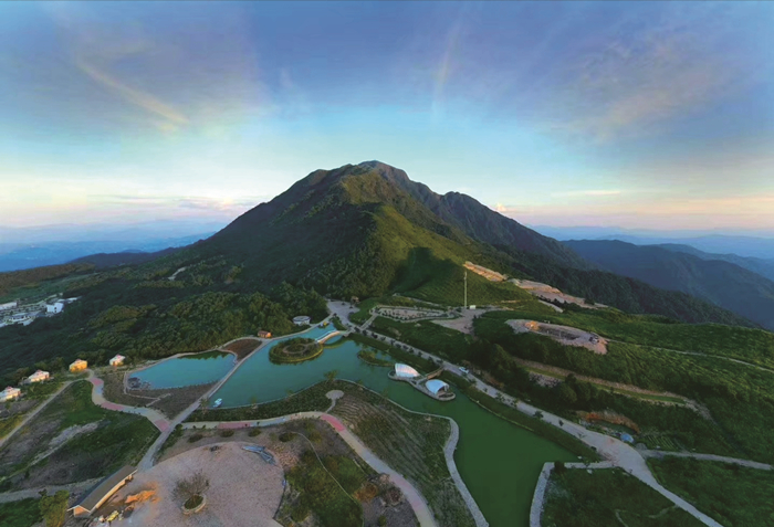 粤东第一峰——铜鼓峰，带动生态旅游产业.jpg